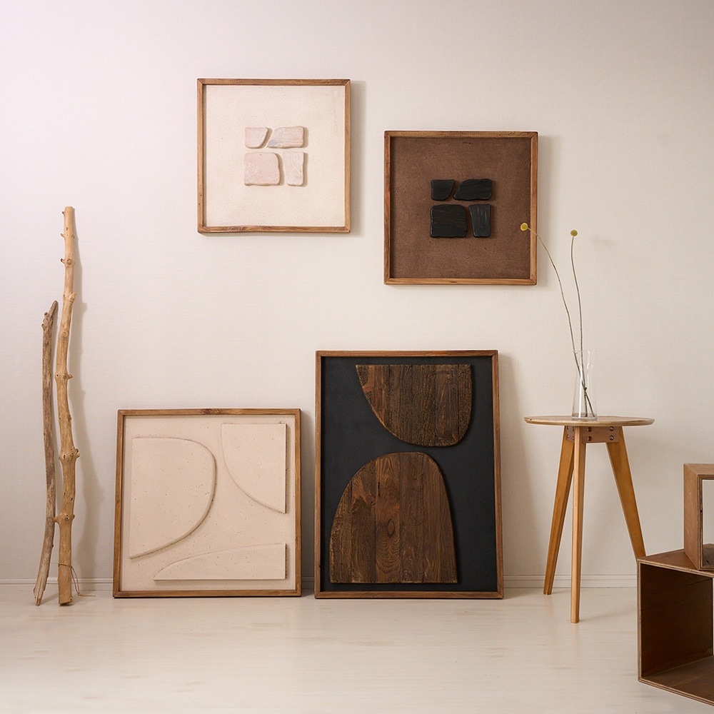 ライティングや陽のあたり方で生まれる陰影が、立体的なアートとして空間に表情を添えるアートボード。