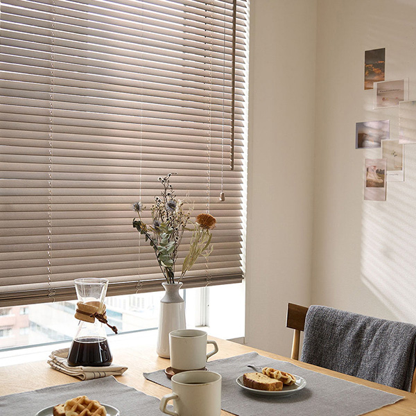 工具なしで簡単設置！賃貸の方におすすめのつっぱり式ウッドブラインド ＜ヘルプ＞