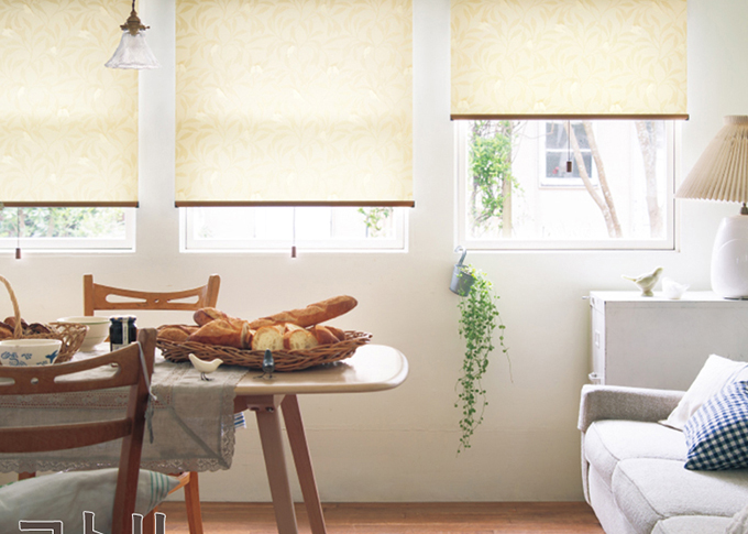 小窓 ロールスクリーン