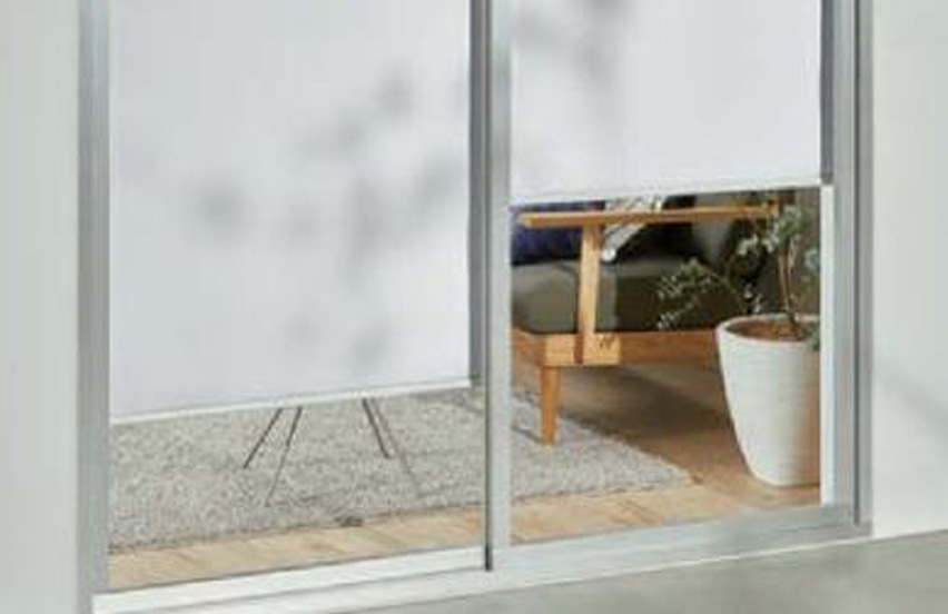 夜、外から見た室内の様子