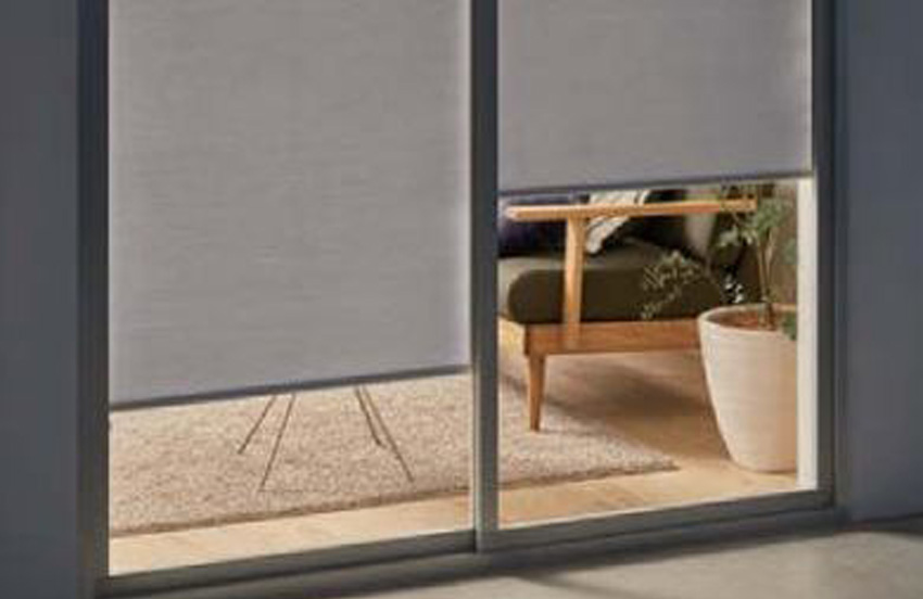 夜、外から見た室内の様子