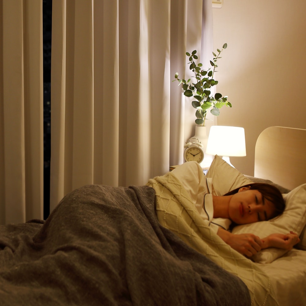  毎日を頑張るあなたへ、32色から選べるカーテンで癒しのひとときを。 ＜グレートメロー＞を見る