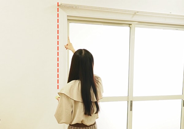 カーテンの端の位置を確認