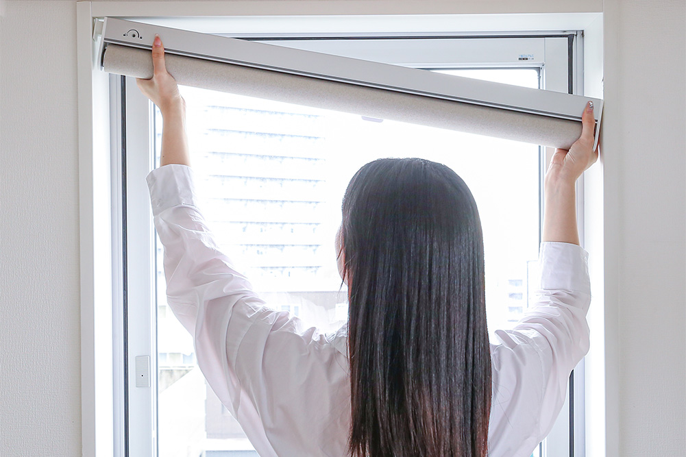 つっぱり式を取り付けている様子1