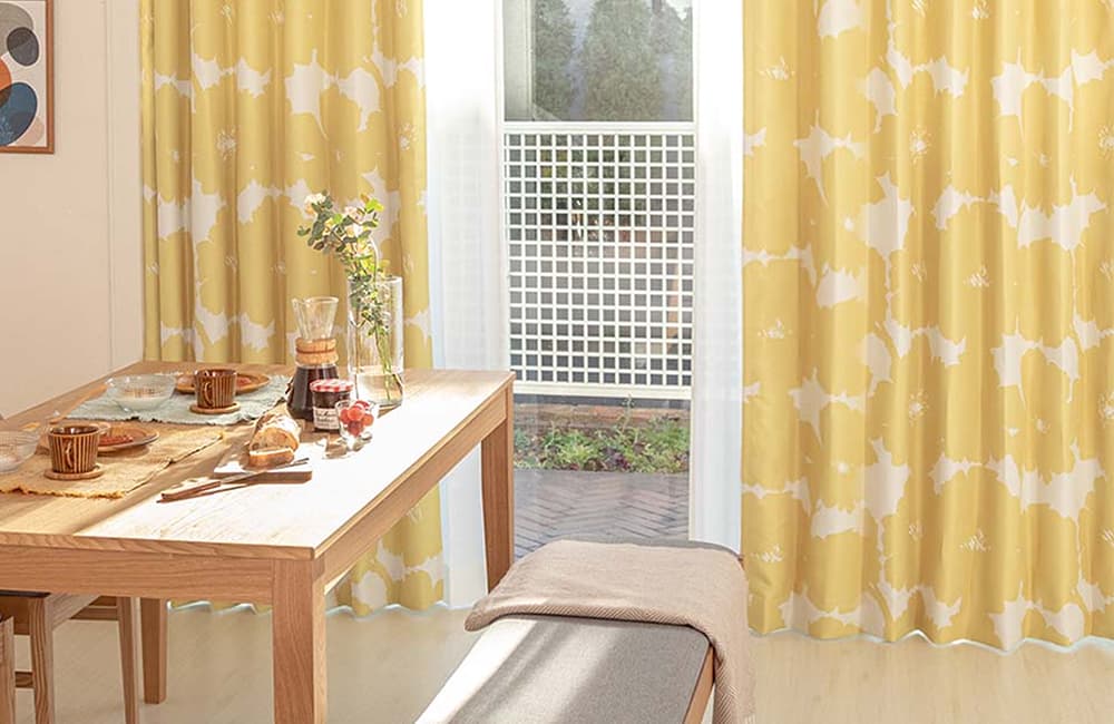 大胆な花柄に心がほっこりとほぐれるカーテン＜カレン＞