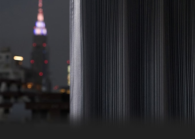 黒、ブラックのカーテンの看板