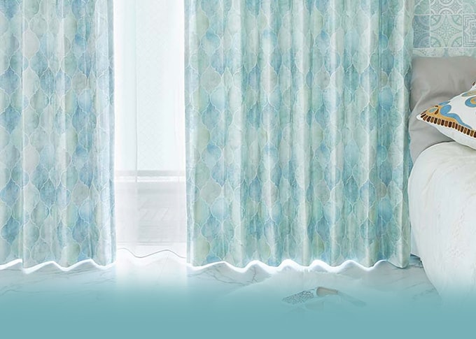 青、ブルーのカーテンの看板