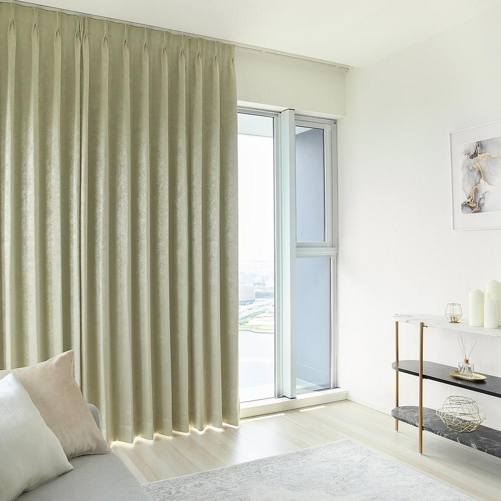 ピーチスキンタッチ の 艶やかな光沢 が美しいカーテン ＜ロザリア＞