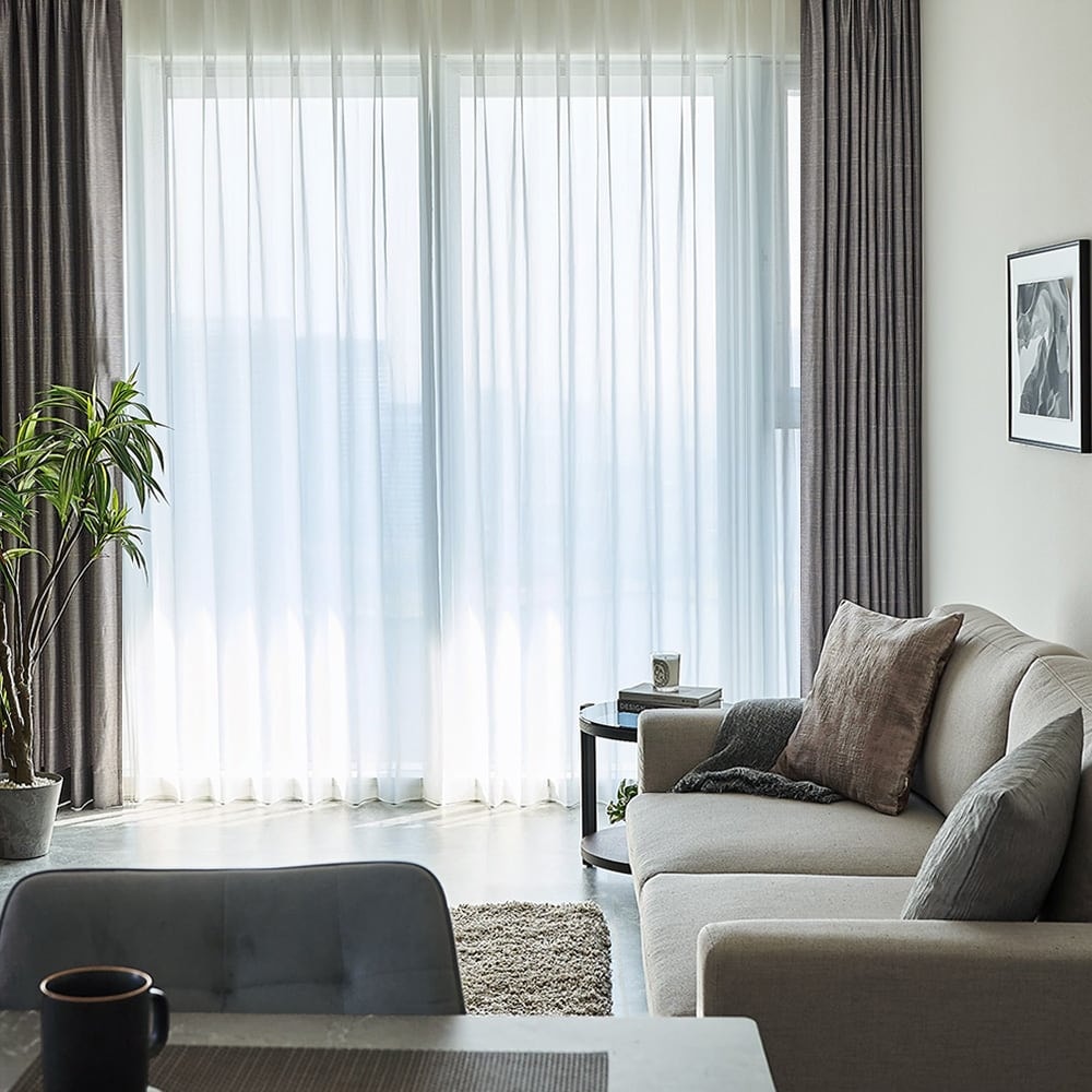 雨の残像のように繊細なピンストライプレースカーテン ＜ピーシーズ ナチュラルホワイト＞