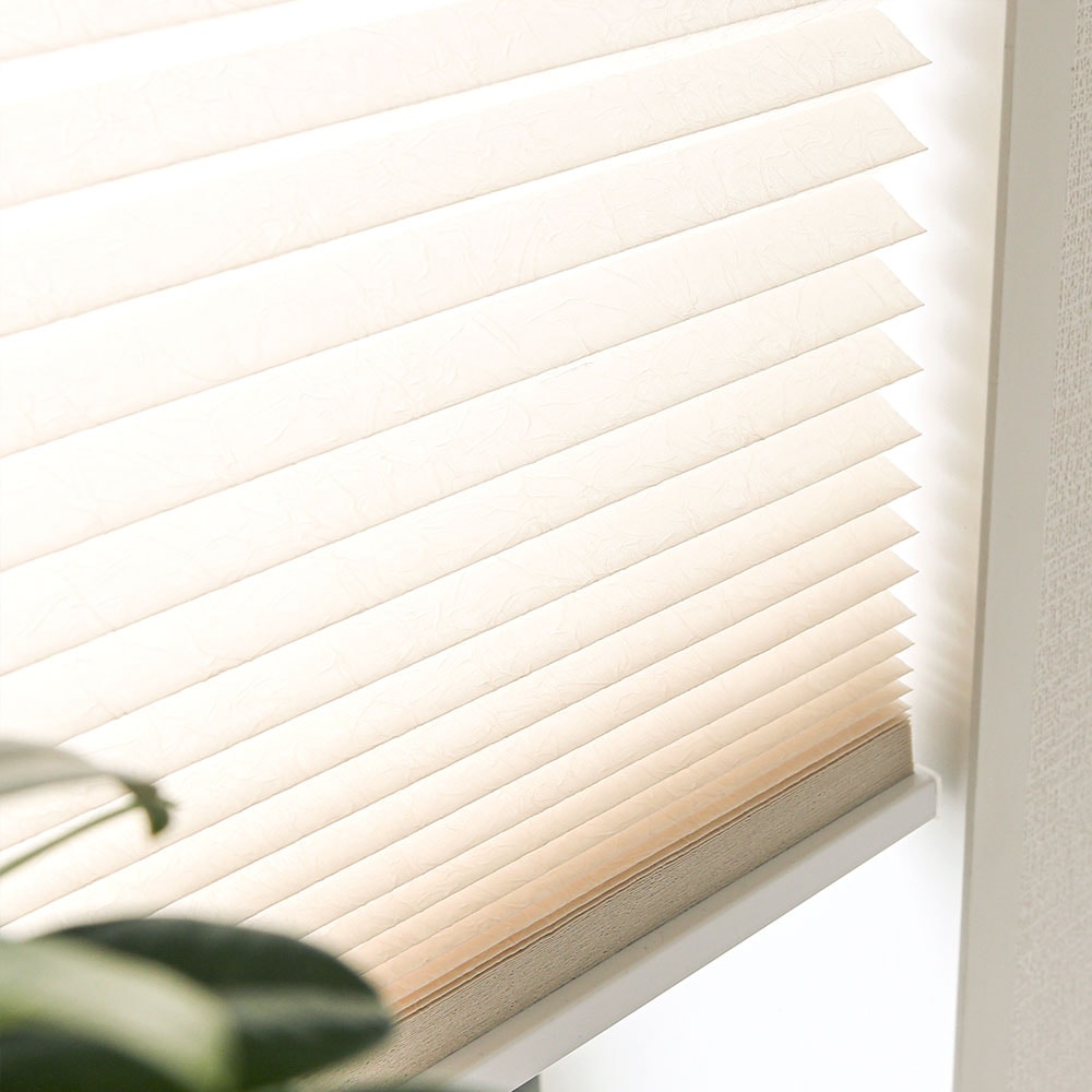 和紙のような風合いで、和の雰囲気を演出！賃貸にも取付できる つっぱりタイプ ＜ひだまり＞