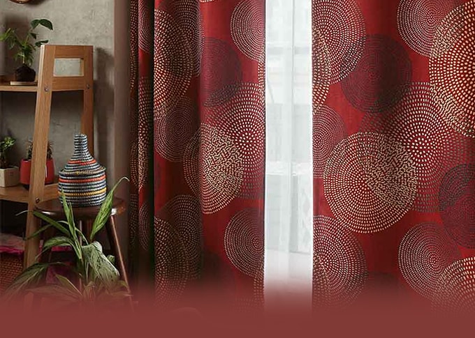 赤、レッドのカーテンの看板