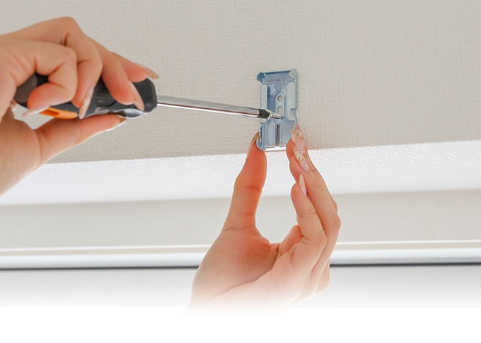 ネジ取り付けロールスクリーン