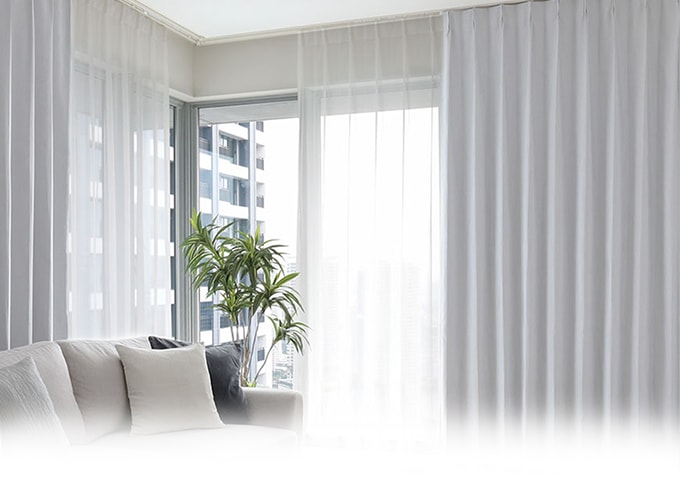 白、ホワイトのカーテンの看板