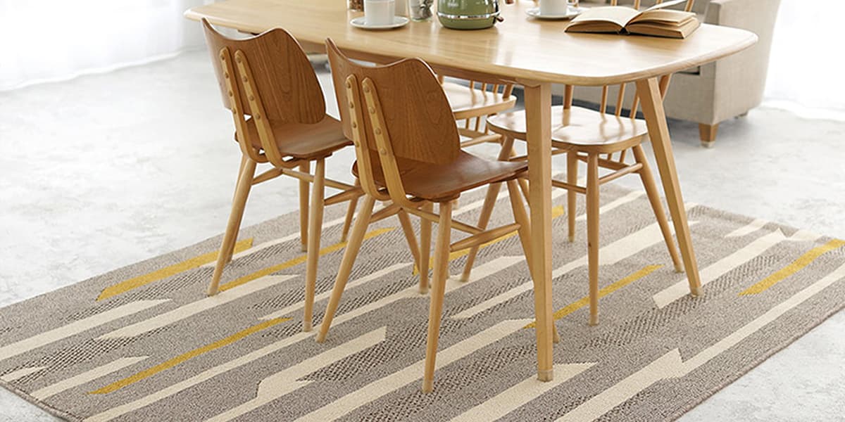 汚れを簡単に拭き取れる幾何学デザインの撥水加工付きダイニングラグ＜フレック＞