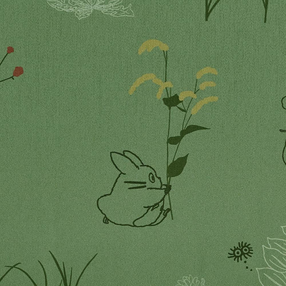 草かげの中から