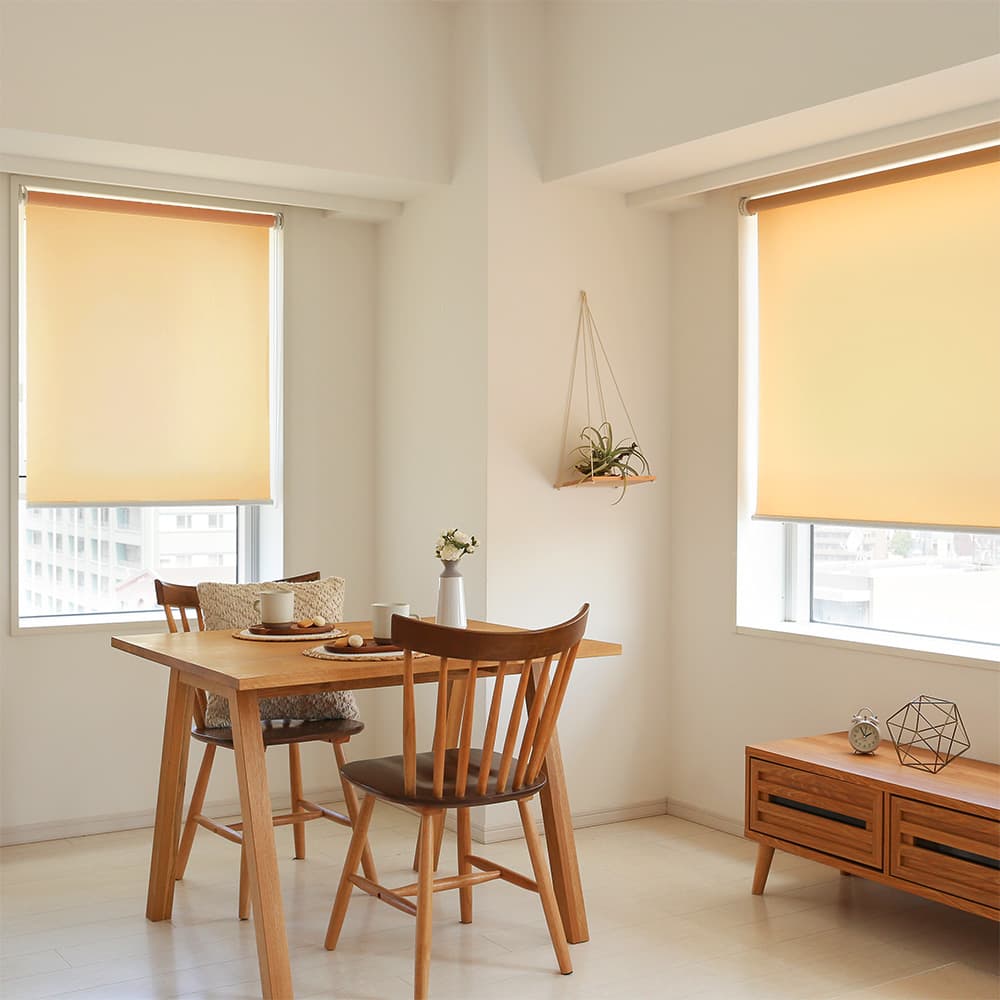 つっぱりロールスクリーン遮光　ジャスト