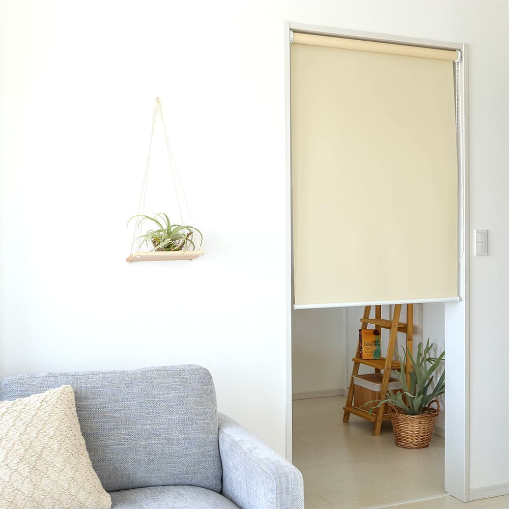 つっぱりロールスクリーン遮光　ジャスト