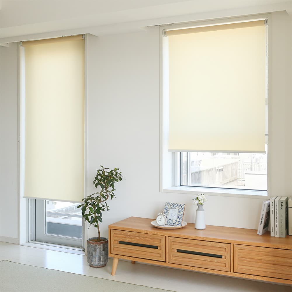 つっぱりロールスクリーン遮光　ジャスト