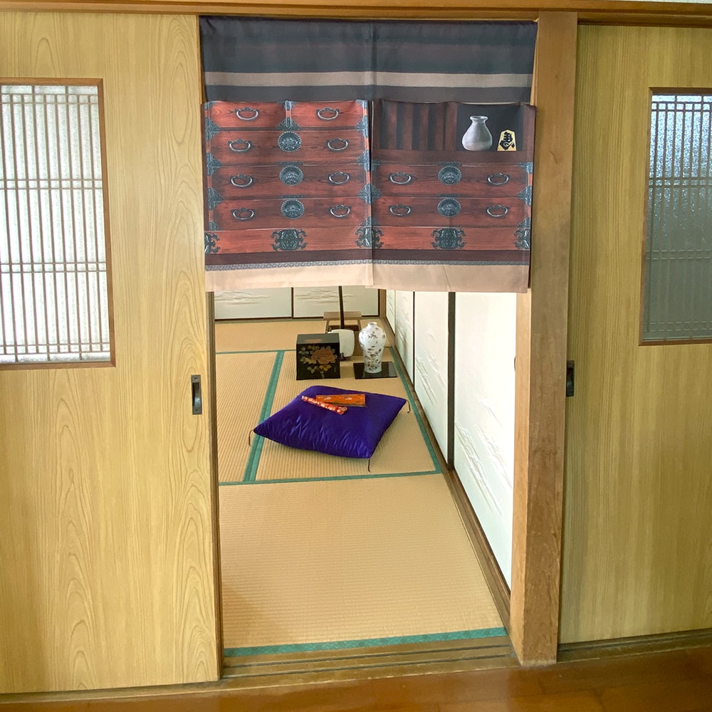 のれん ウォッシャブル ボタンで簡単調節♪好きな高さに変えられる高さ調節のれん ＜和階段＞04