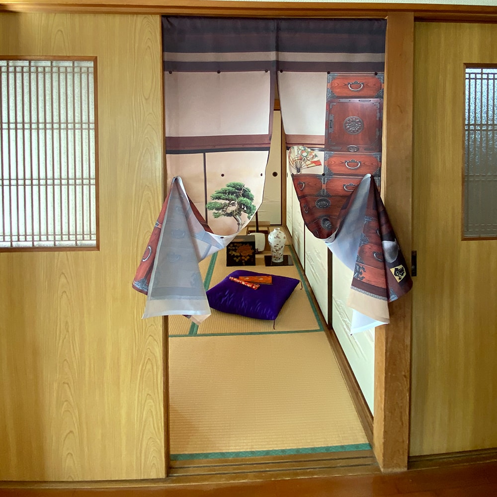 のれん ウォッシャブル ボタンで簡単調節♪好きな高さに変えられる高さ調節のれん ＜和階段＞05