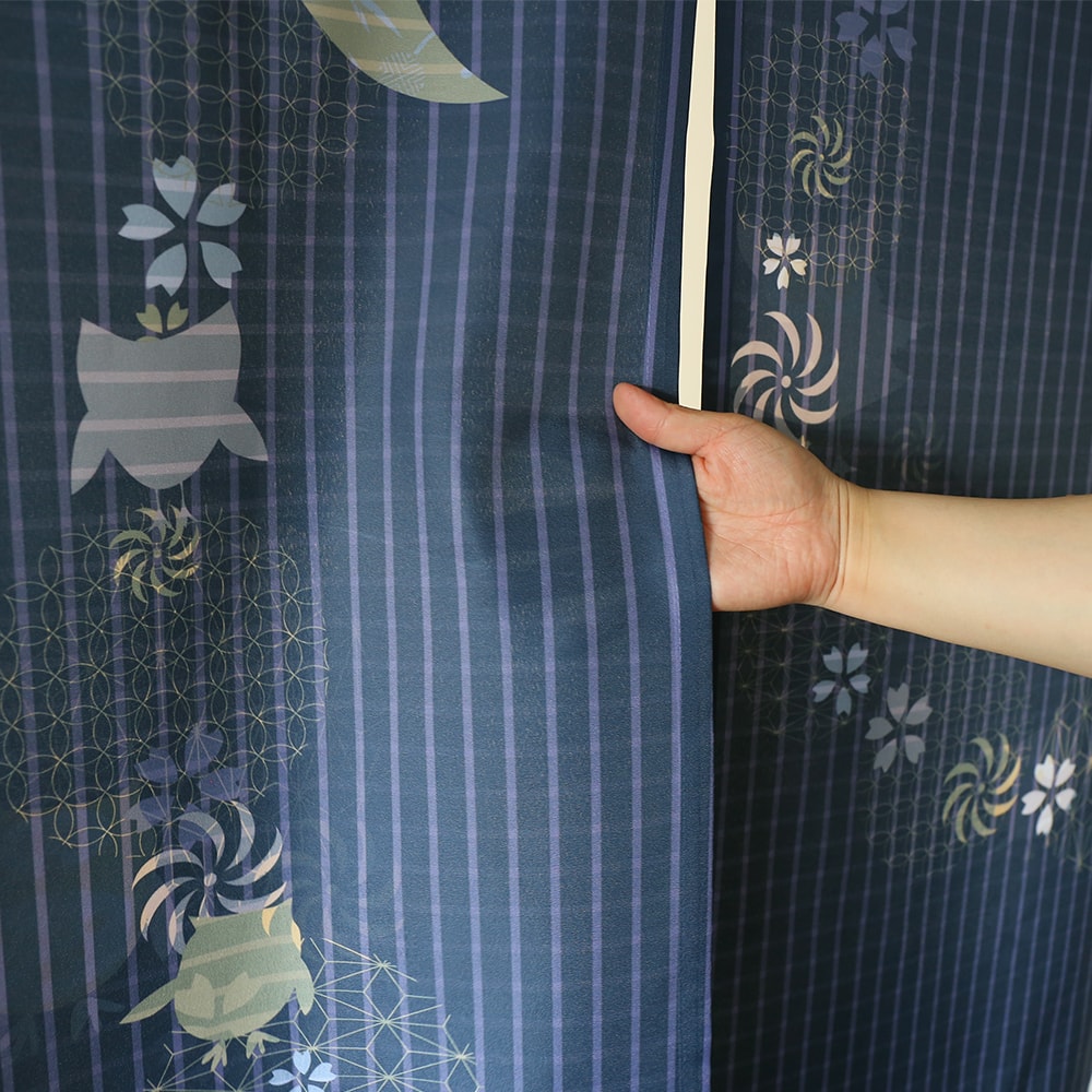 のれん ウォッシャブル  表と裏で違う柄を見せてくれる、Wプリント加工のこだわりのれん ＜不苦労一家 ダークブルー ＞03