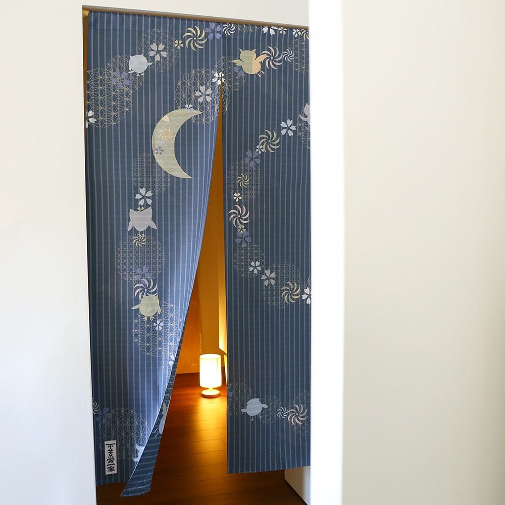 のれん ウォッシャブル  表と裏で違う柄を見せてくれる、Wプリント加工のこだわりのれん ＜不苦労一家 ダークブルー ＞04