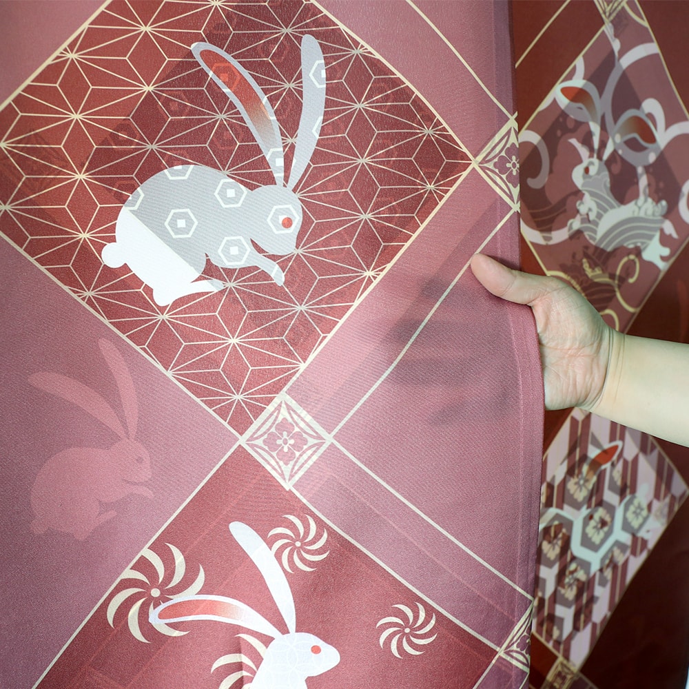 のれん ウォッシャブル  表と裏で違う柄を見せてくれる、Wプリント加工のこだわりのれん ＜七福うさぎ レッド ＞03