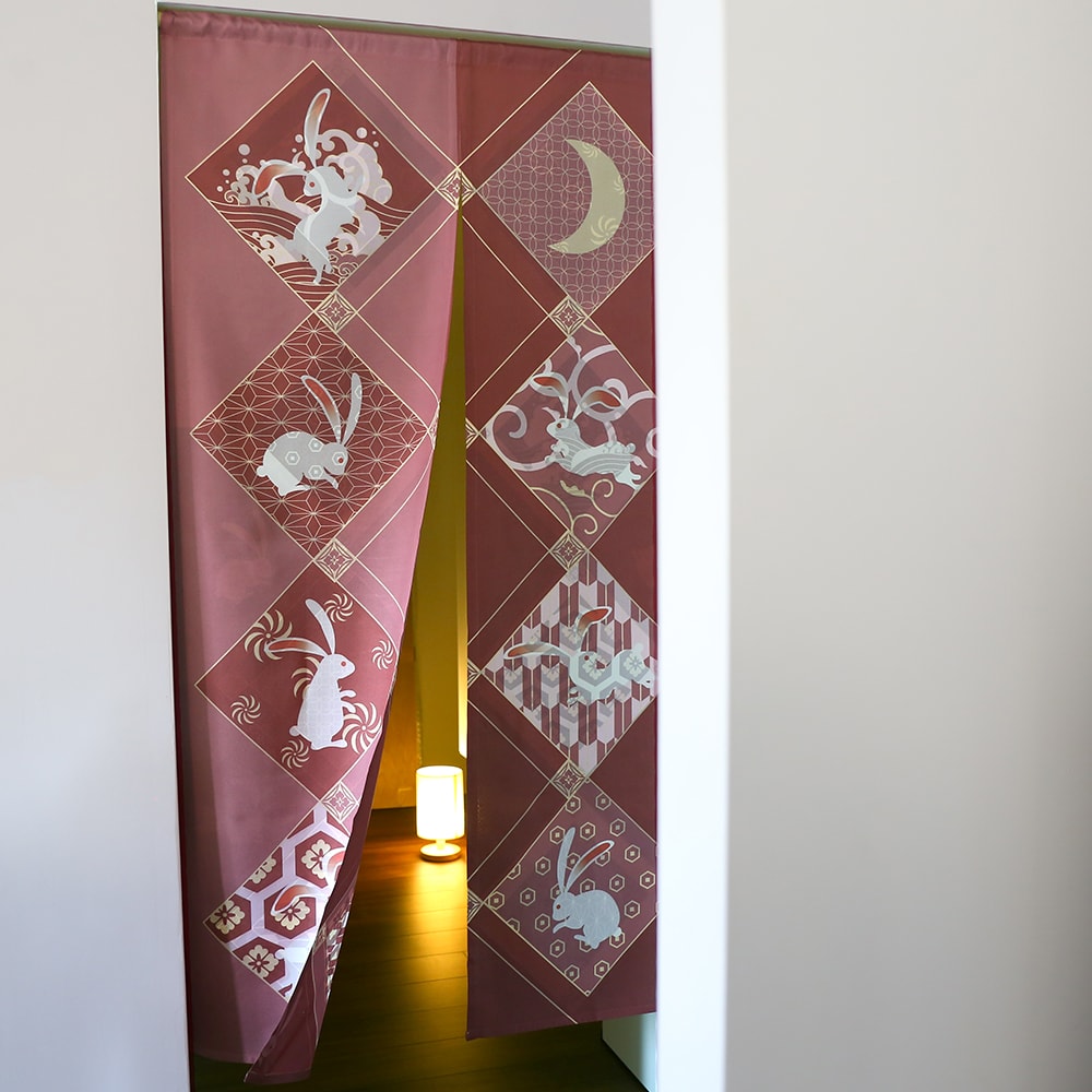 のれん ウォッシャブル  表と裏で違う柄を見せてくれる、Wプリント加工のこだわりのれん ＜七福うさぎ レッド ＞04