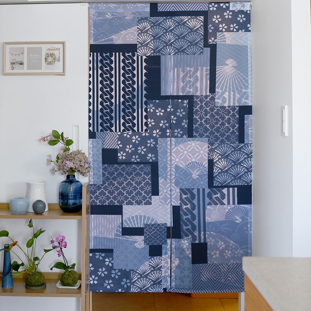のれん ウォッシャブル  表と裏で違う柄を見せてくれる、Wプリント加工のこだわりのれん ＜扇子パッチワーク＞02
