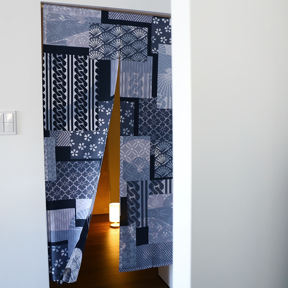 のれん ウォッシャブル  表と裏で違う柄を見せてくれる、Wプリント加工のこだわりのれん ＜扇子パッチワーク＞04