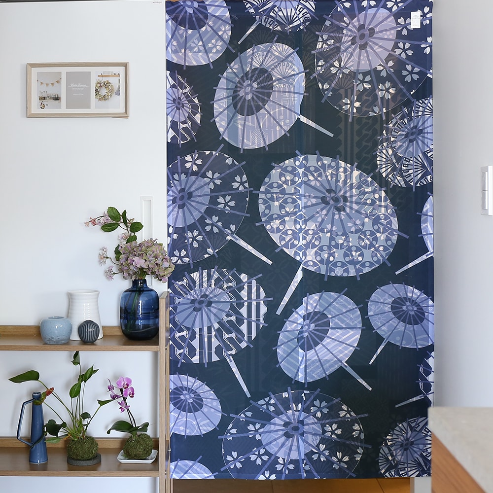 のれん ウォッシャブル  表と裏で違う柄を見せてくれる、Wプリント加工のこだわりのれん ＜番傘パッチワーク＞02