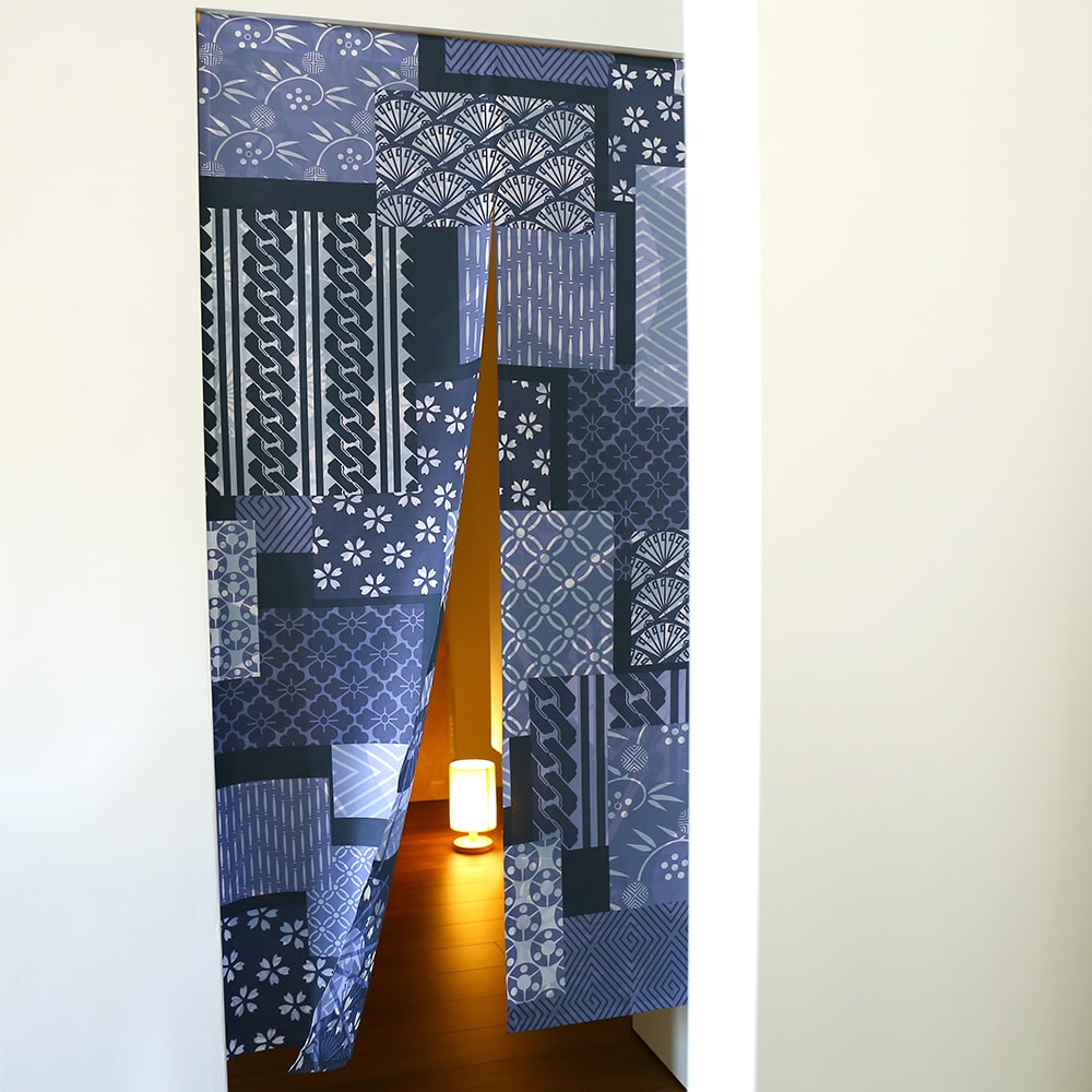 のれん ウォッシャブル  表と裏で違う柄を見せてくれる、Wプリント加工のこだわりのれん ＜番傘パッチワーク＞04