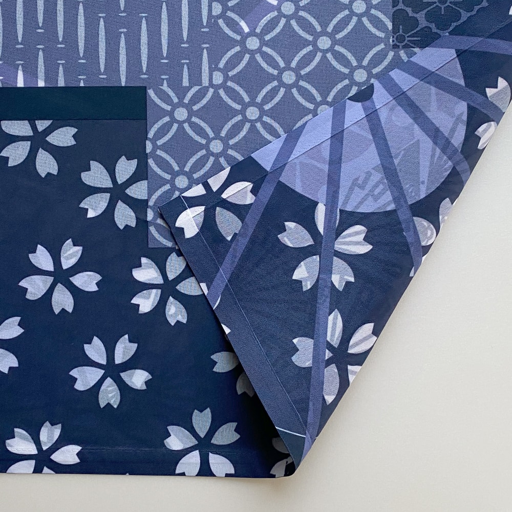 のれん ウォッシャブル  表と裏で違う柄を見せてくれる、Wプリント加工のこだわりのれん ＜番傘パッチワーク＞05