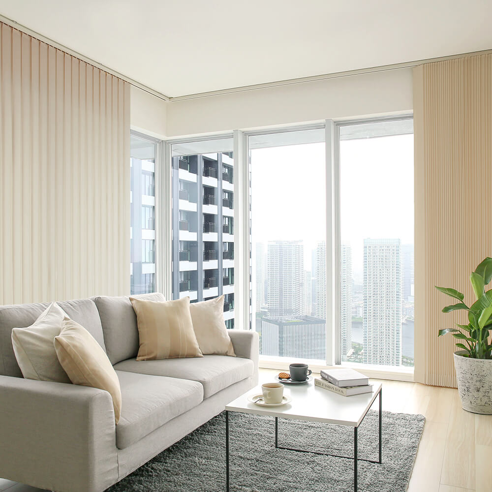 憧れのバーチカルブラインドで装う、美しい窓辺