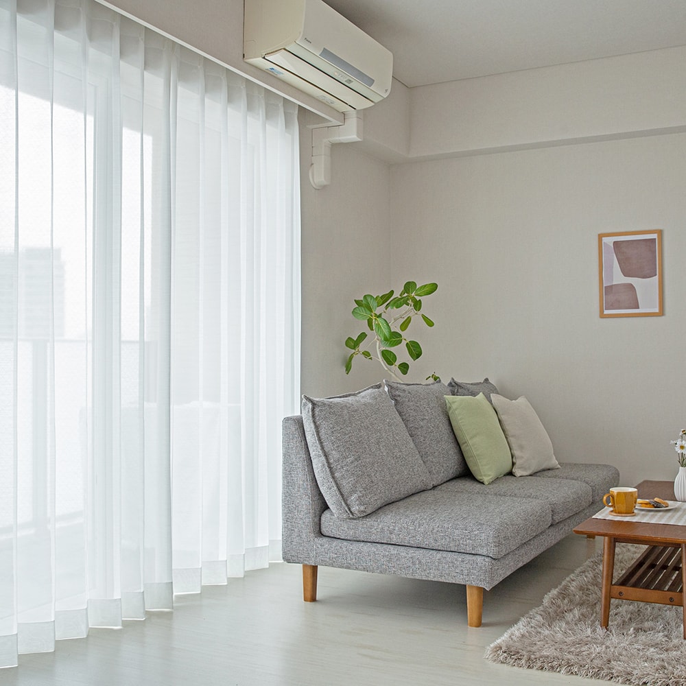 ナチュラルな風合いのボイルレースカーテン ＜ソフィーチェ アイボリー＞