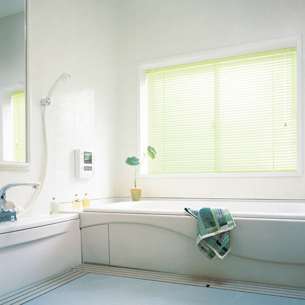 浴室の目隠しにつっぱりブラインドを使用