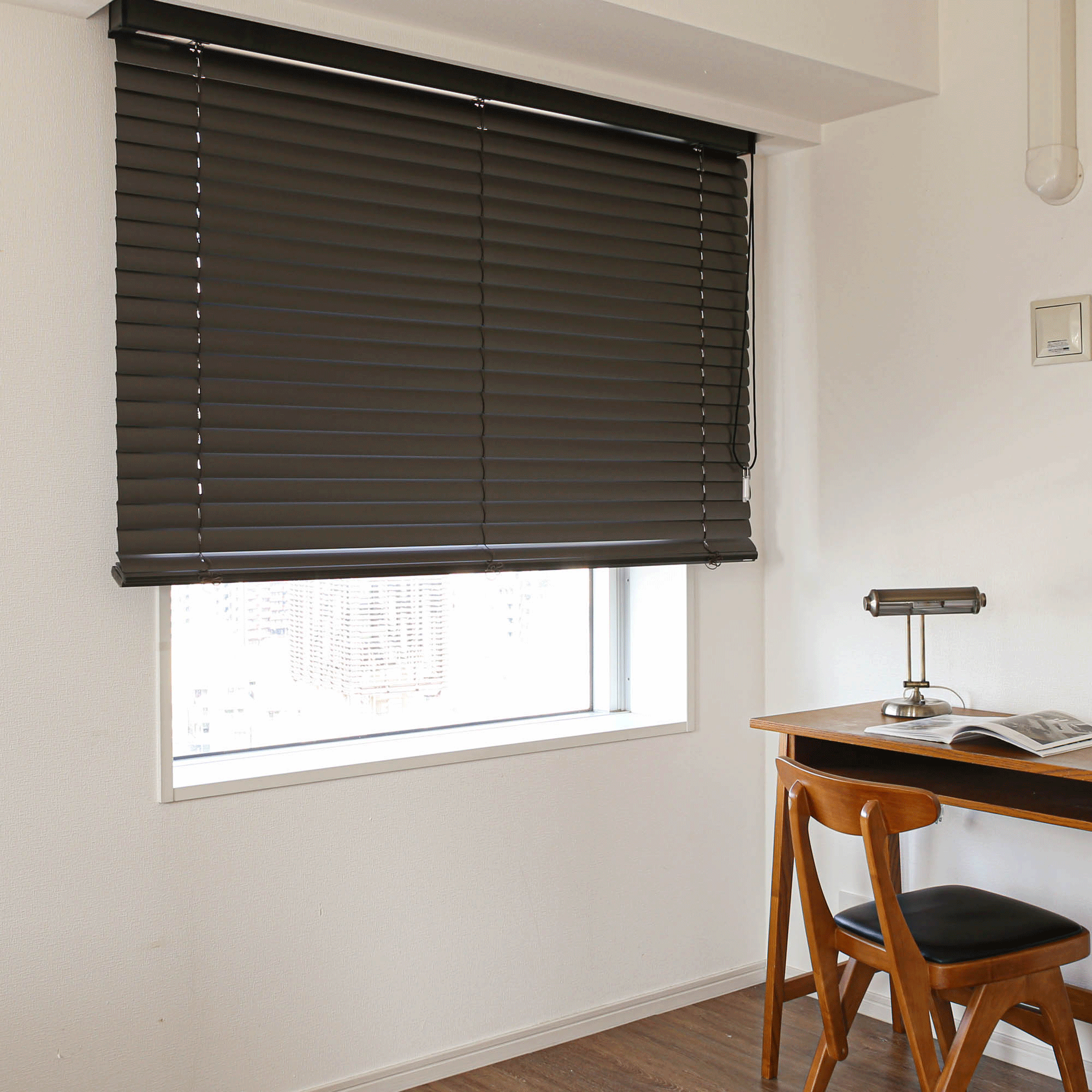 視線を遮りながらも、優しい木漏れ日を