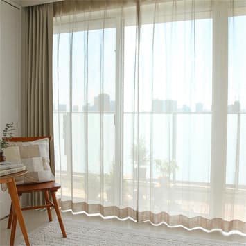 色味によって変化する室内からの見え方の比較。ベージュのミラーレースカーテンの場合