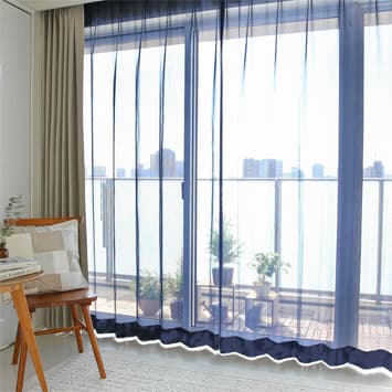 色味によって変化する室内からの見え方の比較。ネイビーのミラーレースカーテンの場合