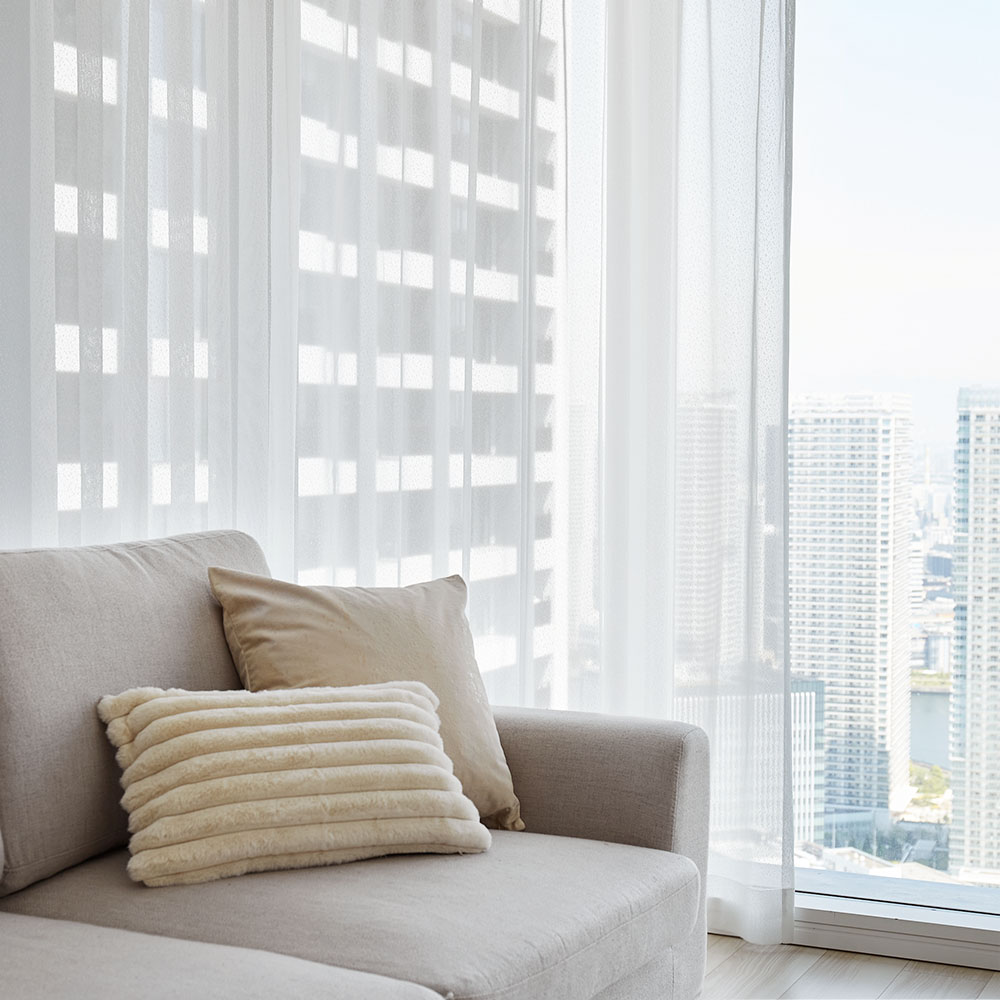 ブライト糸が効果を発揮！高品質なミラーレースカーテン ＜ラステル ホワイト＞を見る